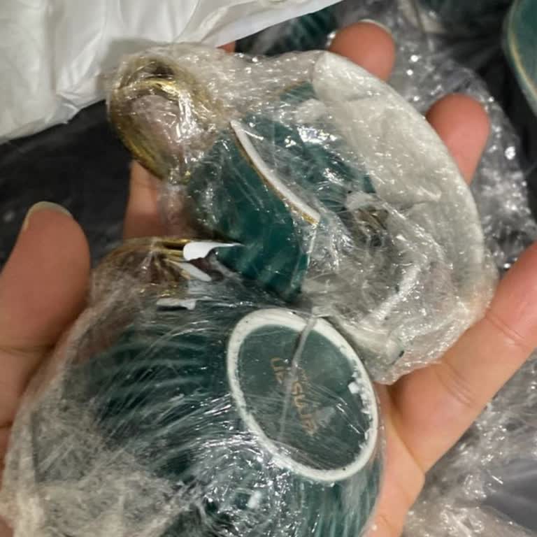 Aras Kargo'nun Kötü Taşıması Sonucu Kırılan Fincan Takımım