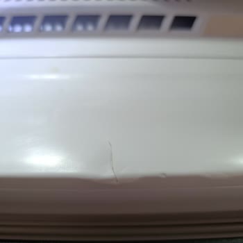 Arçelik Buzdolabında Üretim Hatası: Dondurucu Kapağındaki Çatlak Ve Servisin Haksız Suçlaması