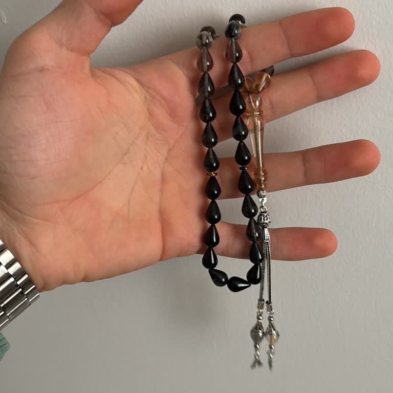 Tesbih Otağı 2000 TL'ye Plastik Tesbih: Yanıltıcı Gümüş ve Ateş Kehribarı İddiası