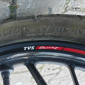Tvs Motor Ön Lastiğin Yanak Kısmında Derin Çatlaklar Olduğunu Fark Ettim