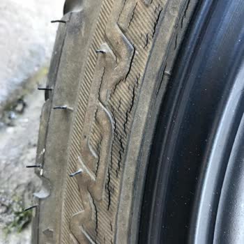 Tvs Motor Ön Lastiğin Yanak Kısmında Derin Çatlaklar Olduğunu Fark Ettim