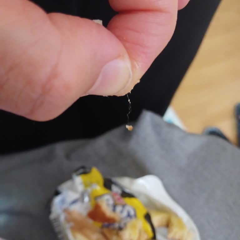 Üsküdar A101'de Satın Alınan Eti Süt Burger'de Beyaz Kıl Tespit Edildi