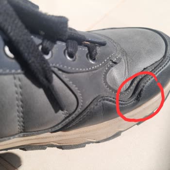 Kısa Sürede Yırtılan Ayakkabının Değişim Ve İade Talebi Reddedildi