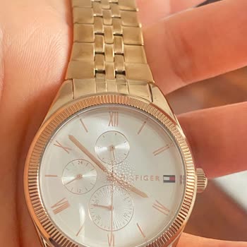 Su Geçirmez Olduğu İddia Edilen Tommy Hilfiger Saatinde Su Sızıntısı Ve Kordon Kararması