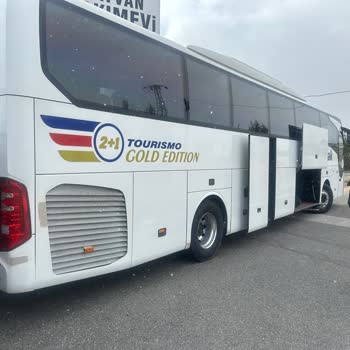 Araç Dur Kalk Yapıp Gecikti, Şoför Ve Muavinin Agresif Davranışıyla Uçuşa Yetişememe