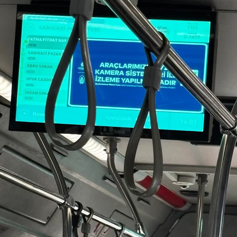 Şoför Kapıyı Aniden Kapatıp Yolcunun Elini Sıkıştırdı