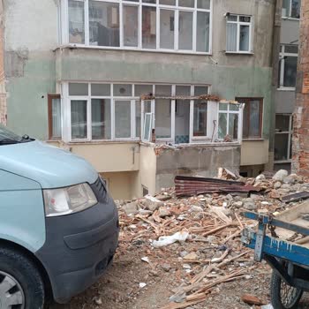 Esenler'de Yıkım Sonrası Ev Hasarı Ve Güvenlik Tehlikesi