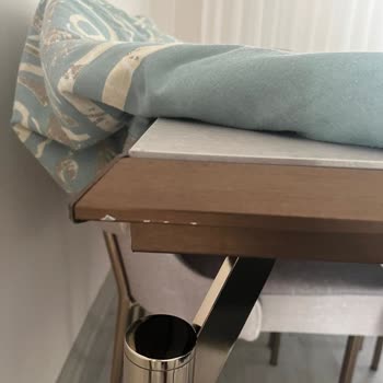 Çizik Ve Kırık Mobilyalar İçin Servis Gelmedi Ve Personel Saygısız Davrandı