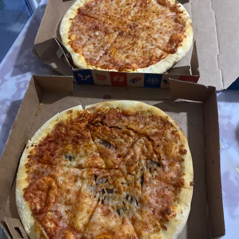 Ücretli Sarımsak Kenarı Olmasına Rağmen Sarımsaksız Pizza