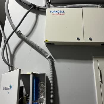 TurkNet Ekiplerin Kestiği Fiber Kablo Nedeniyle İnternet Kesintisi Ve Acil İş Güçlüğü