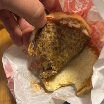Burger King Şubesinde Bozuk Köfte Ve Çürük Marul Şikayeti