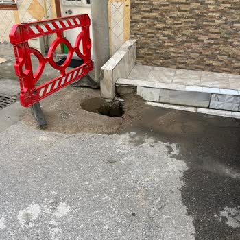 Gediz Elektrik'in Açık Çukuru Çocuk Ve Araç Güvenliğini Tehdit Ediyor