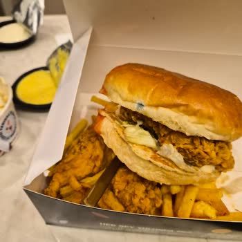 Küflü Hamburger Ve Kirli Patatesler İçin Sağlık Endişesi