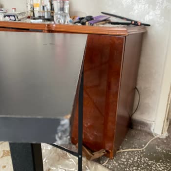 Hasarlı Ve Kullanılmış Görünen Masa, İade Talebi Görünmüyor