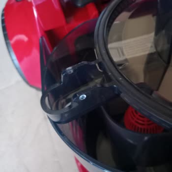 Kırık Gelen Elektrikli Süpürge İçin İade Reddi Ve Mağaza Yetkilisinin Saygısız Davranışı