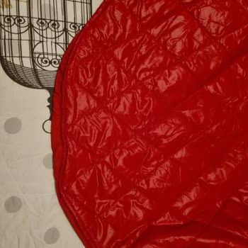 İpekyol Kırmızı Kapitone Montta Astar Sarkması Ve Çözüm İstemi