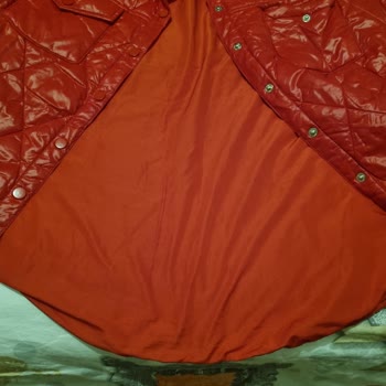 İpekyol Kırmızı Kapitone Montta Astar Sarkması Ve Çözüm İstemi