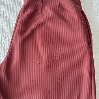 Pantalón Oysho presenta pelusa en una semana y niegan revisión