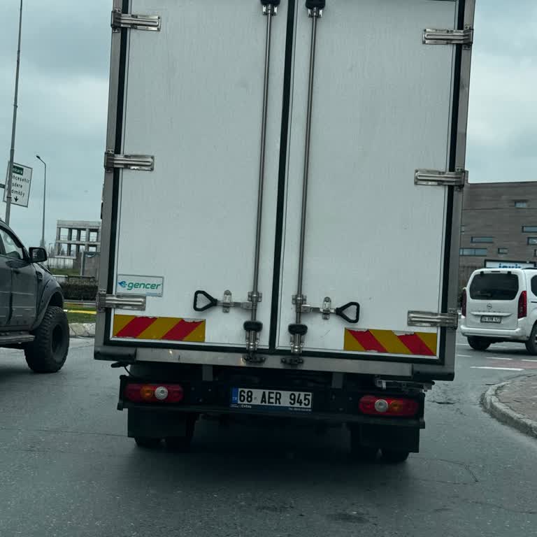 Untad Kamyonetinin Tehlikeli Sürüşü Ve Acil Disiplin Talebi