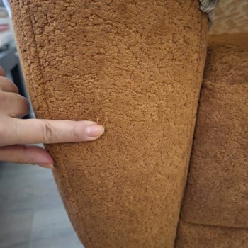 Pati Dostu İddiası Yanıltıcı, Koltuk Takımı Kumaşı Anında Zarar Gördü