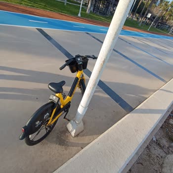 Kilidi Açılmayan Bisiklet Ve Acil Destek Yok