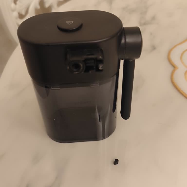 Garanti Kapsamındaki Grundig Kahve Makinesinin Süt Haznesi Tırnağı Kırıldı Ve Yedek Parça Bulunmuyor