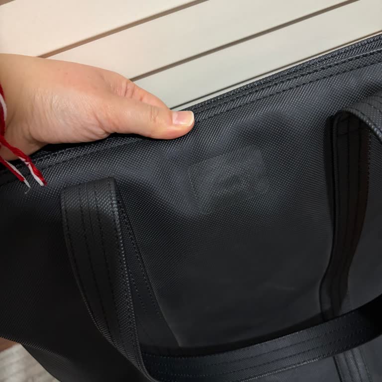 Lacoste Çantamın Amblemi Düşmüş, Tamir İstiyorum