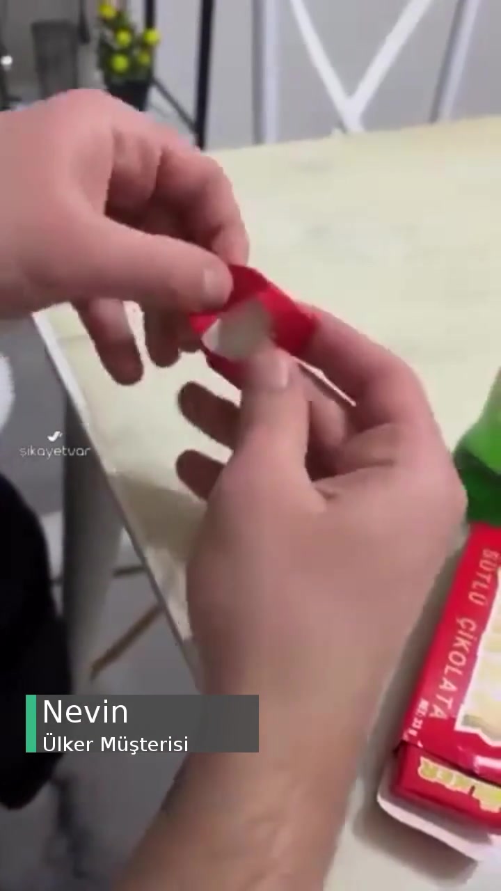 Ülker Yeni Aldığım Çikolata Beyaz Ve Tadı Çok Kötü videonun kapak resmi