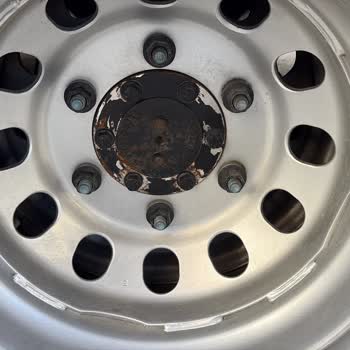 Sıfır Kilometrede Paslı Jant Göbeği Ve Yetkili Servisin Çözüm Eksikliği