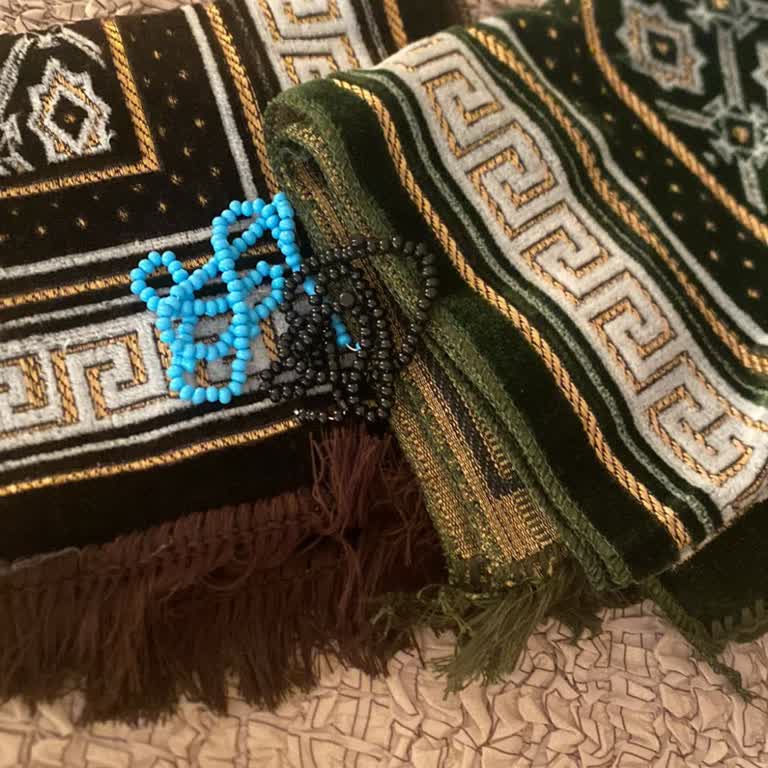 Ser Grup Depolama Reklam Reklamda Gösterilen Kalpli Seccade Gerçekte Basit Çarşı Seccadesi Çıktı