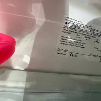 Bosch Buzdolabında Kapak Renk Solması Ve Ücretsiz Değişim Talebi