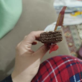 Bozulmuş Ülker Çikolatalı Gofret İçin Para İadesi Ve Sağlık Endişesi