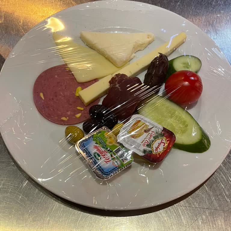 Sahurda Kahvaltı Dahil Ücret İçin Eksik Menü Ve Haksızlık