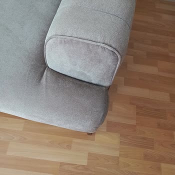 Kelebek Mobilya’da Laris Oturma Grubu Kötü İşçilikle Yeniden Döşendi