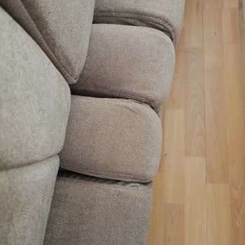 Kelebek Mobilya’da Laris Oturma Grubu Kötü İşçilikle Yeniden Döşendi