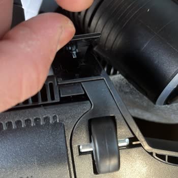 Podium AVM Bosch Bayisinde Eksik Ve Kırık Parçalı Süpürge İçin İade Talebi