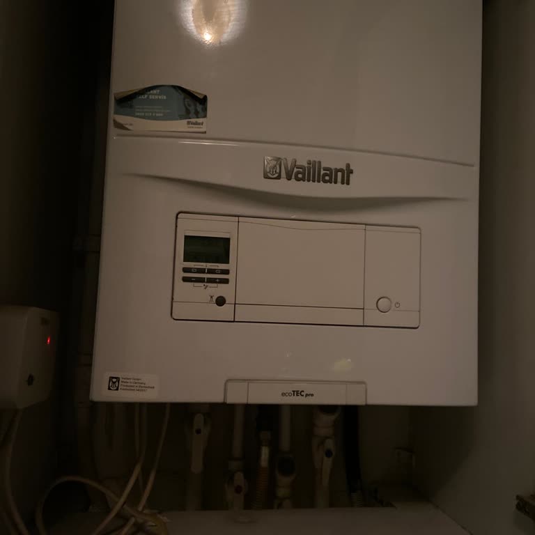 Kombimde Düzensiz Isınma Ve Gece Saatlerde Kontrolsüz Çalışma Ücretsiz Arıza Tespiti Talep Ediyorum