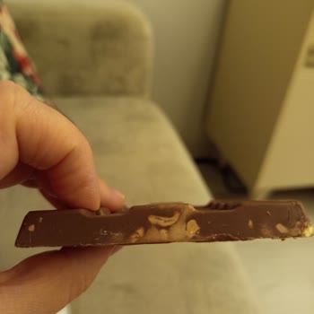 BİM'den Alınan Ülker Fındıklı Çikolatanın Beyazlaşması Ve Kötü Kokusu Nedeniyle Para İadesi Talebi