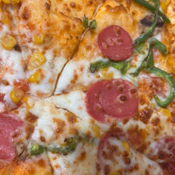 Domino's Özlüce Şubesinde Soğuk Ve Görseliyle Uymayan Pizza