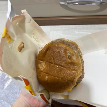 McDonald's Siparişi Sulu Ve Tüketilemez Şekilde Teslim Edildi