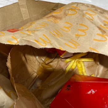 McDonald's Siparişi Sulu Ve Tüketilemez Şekilde Teslim Edildi