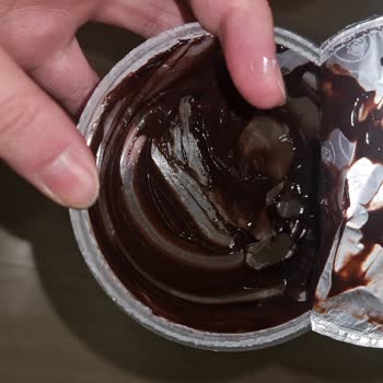 Getir Ve Eker Profiterolünde Kırık Plastik Parça Tehlikesi