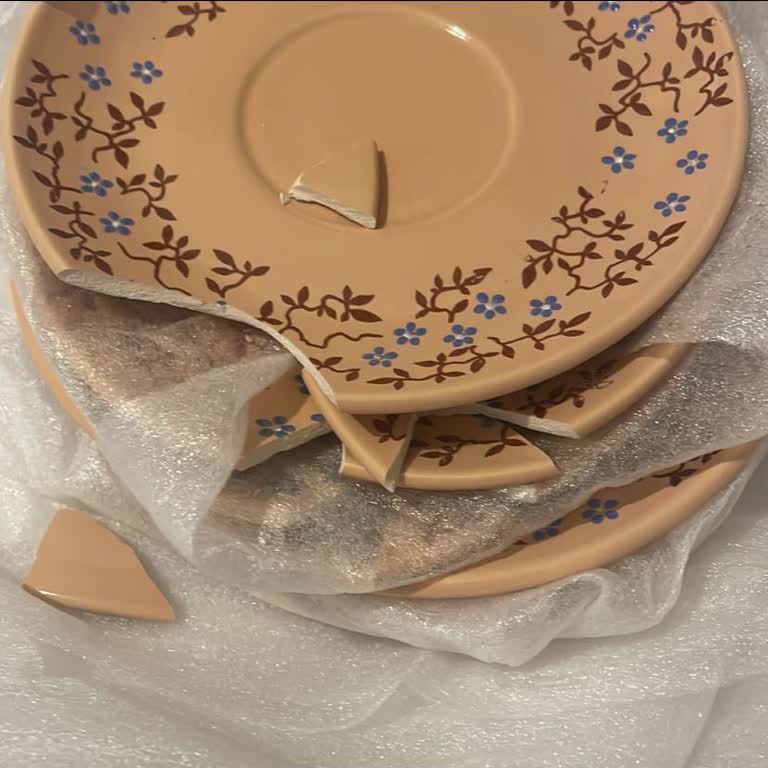 Dolap Üzerinden Satılan Porselen Takımın Kırık Gönderisi İçin Zarar Tazmini Talebi