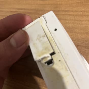 Pil Yuva Kapağı Arızası Nedeniyle DemirDöküm RF-6001 Termostat Kullanılamıyor