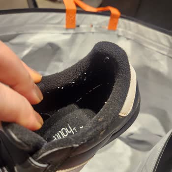 İki Kez Kullanılan Çocuk Ayakkabısında Üretim Hatası Ve Adidas’ın Reddi