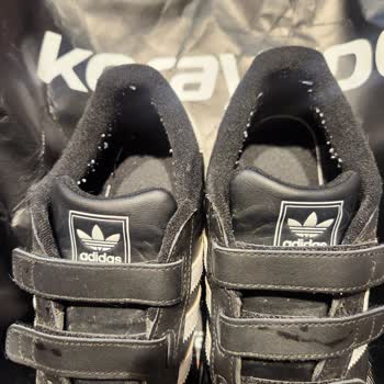 İki Kez Kullanılan Çocuk Ayakkabısında Üretim Hatası Ve Adidas’ın Reddi