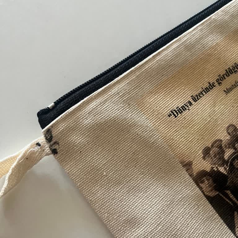 Özel Baskılı Çantalarda Siyah Lekeler Ve Özensiz İşçilik