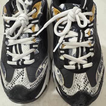 Skechers Kadın Ayakkabısının Ucunun Patlaması Ve Değişim Talebi