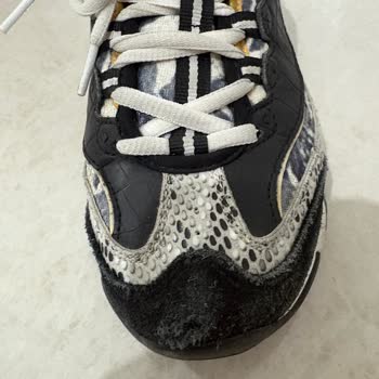 Skechers Kadın Ayakkabısının Ucunun Patlaması Ve Değişim Talebi