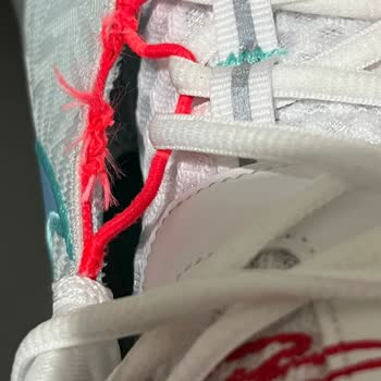 İlk Kullanımda Yırtık Gelen Nike Ayakkabısının Kullanıcı Hatası İddiasıyla Değişim Reddedildi